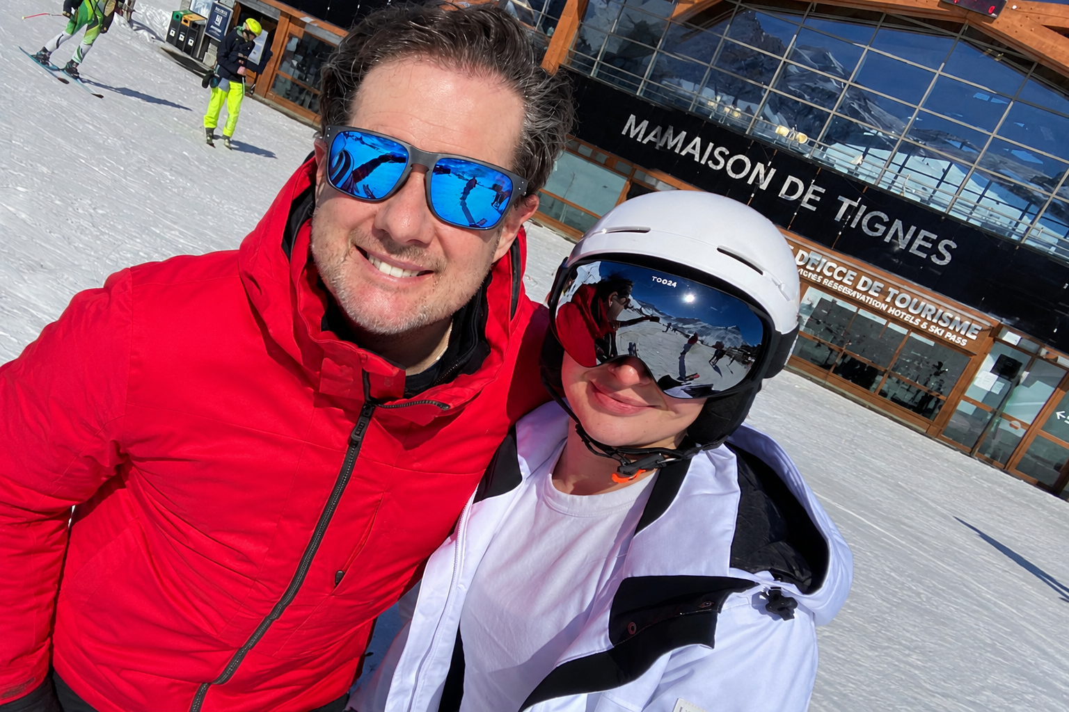 Team skiing selfie, Tignes